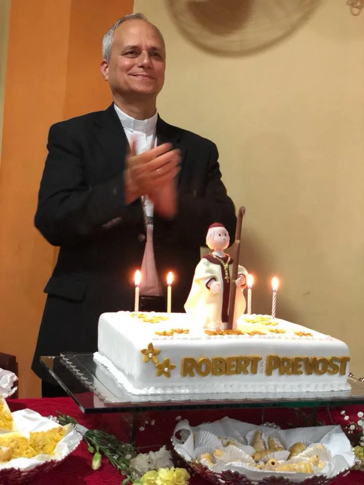 papa-chiclayo-celebra-cumpleaños en peru torta leon